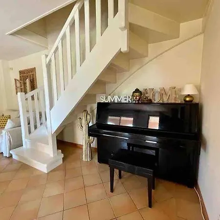 Maison 2 Chambres Vue Sur Le Golf - Piscine Holiday home *
